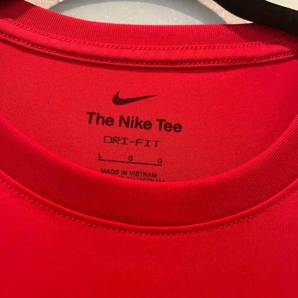 Nike Red Short Sleeve Tee - Picture 3 of 3